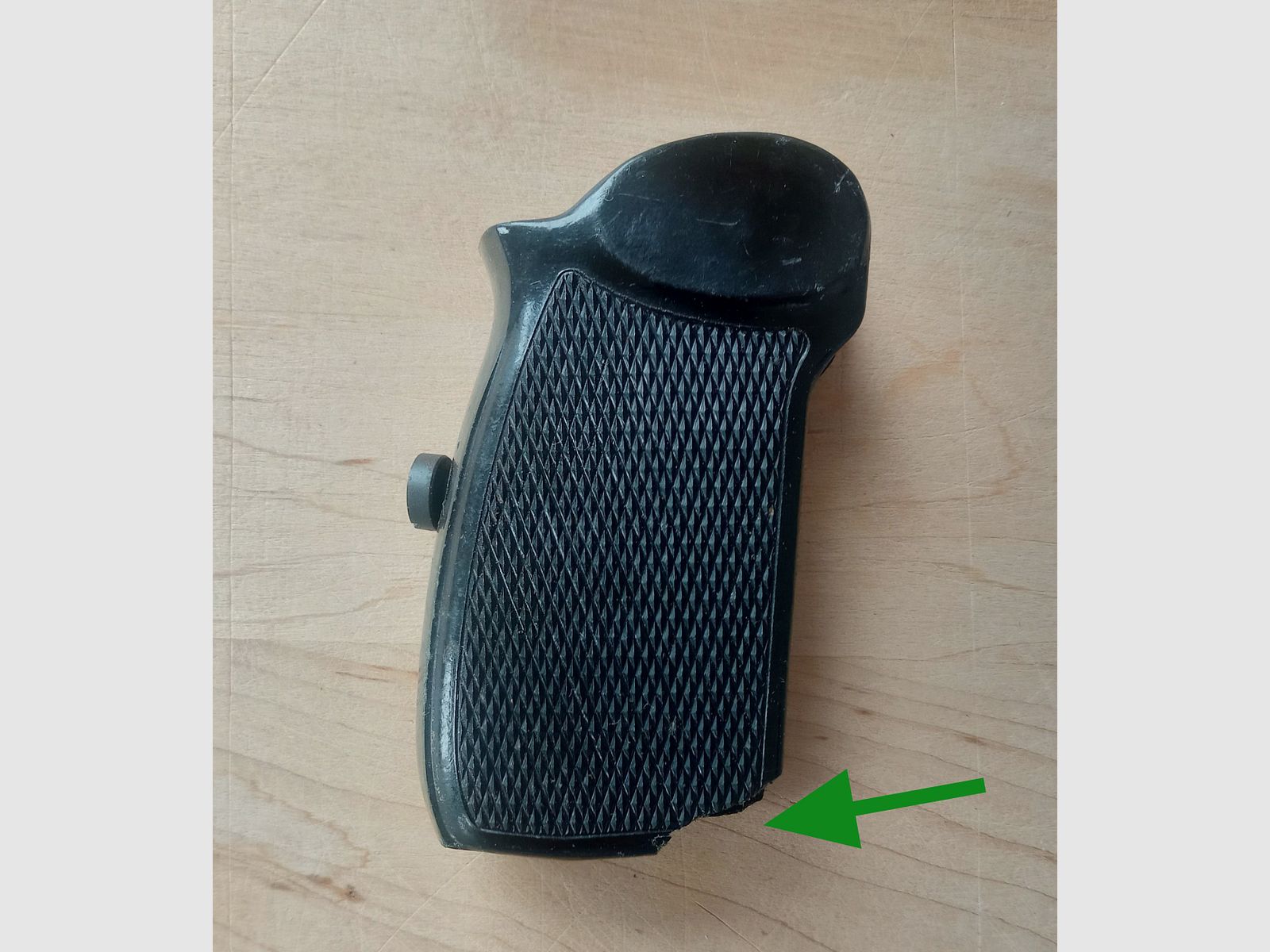 Bakelite grip shell with minor damage for DDR police pistol-M / Vintage grip for East German Makarov // 8 rounds PM 9x18