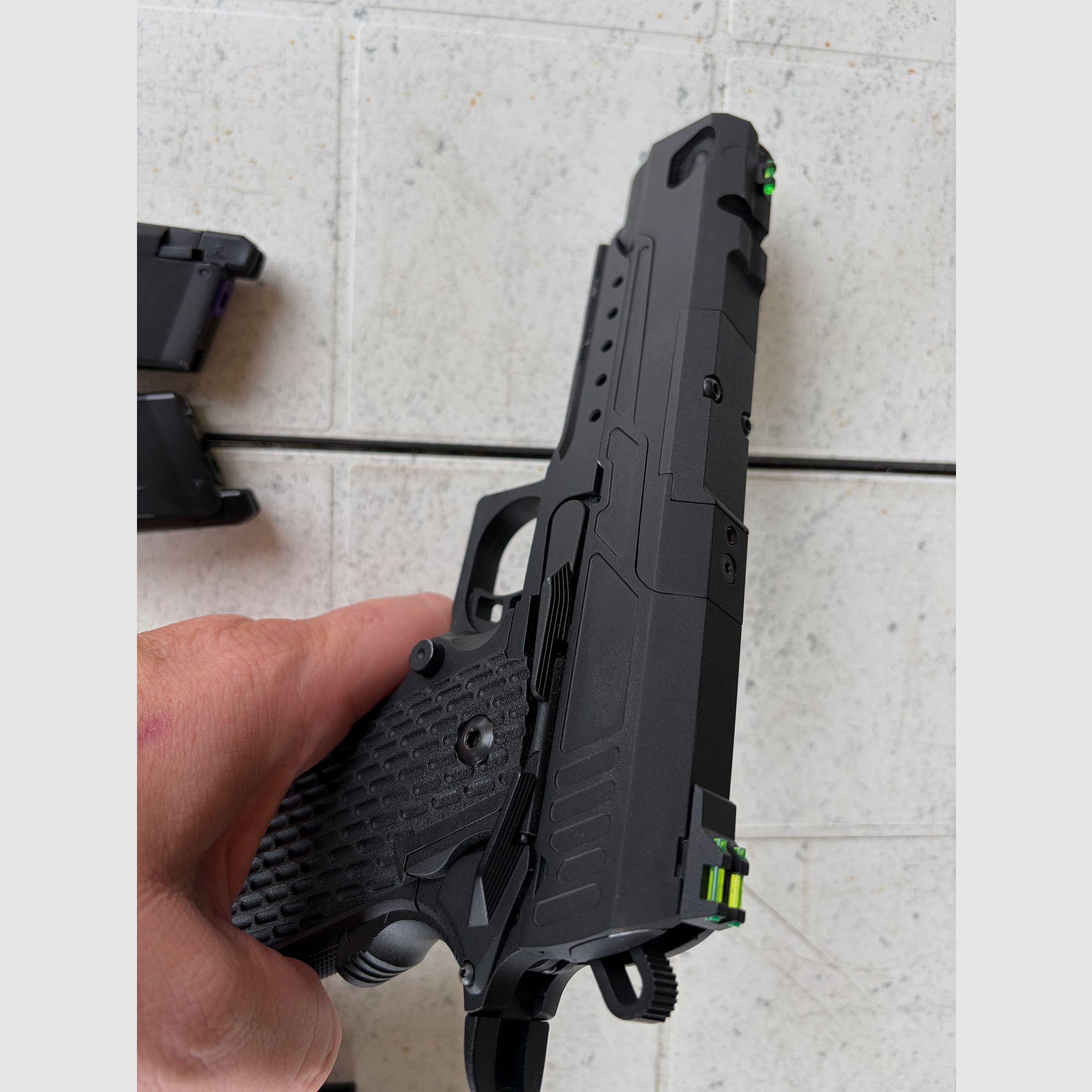 Novritsch Airsoft GBB Novritsch SSP5 5.1 3 Monate alt 2 Magazine und Red Dot Adapter , Bild 6 von 6