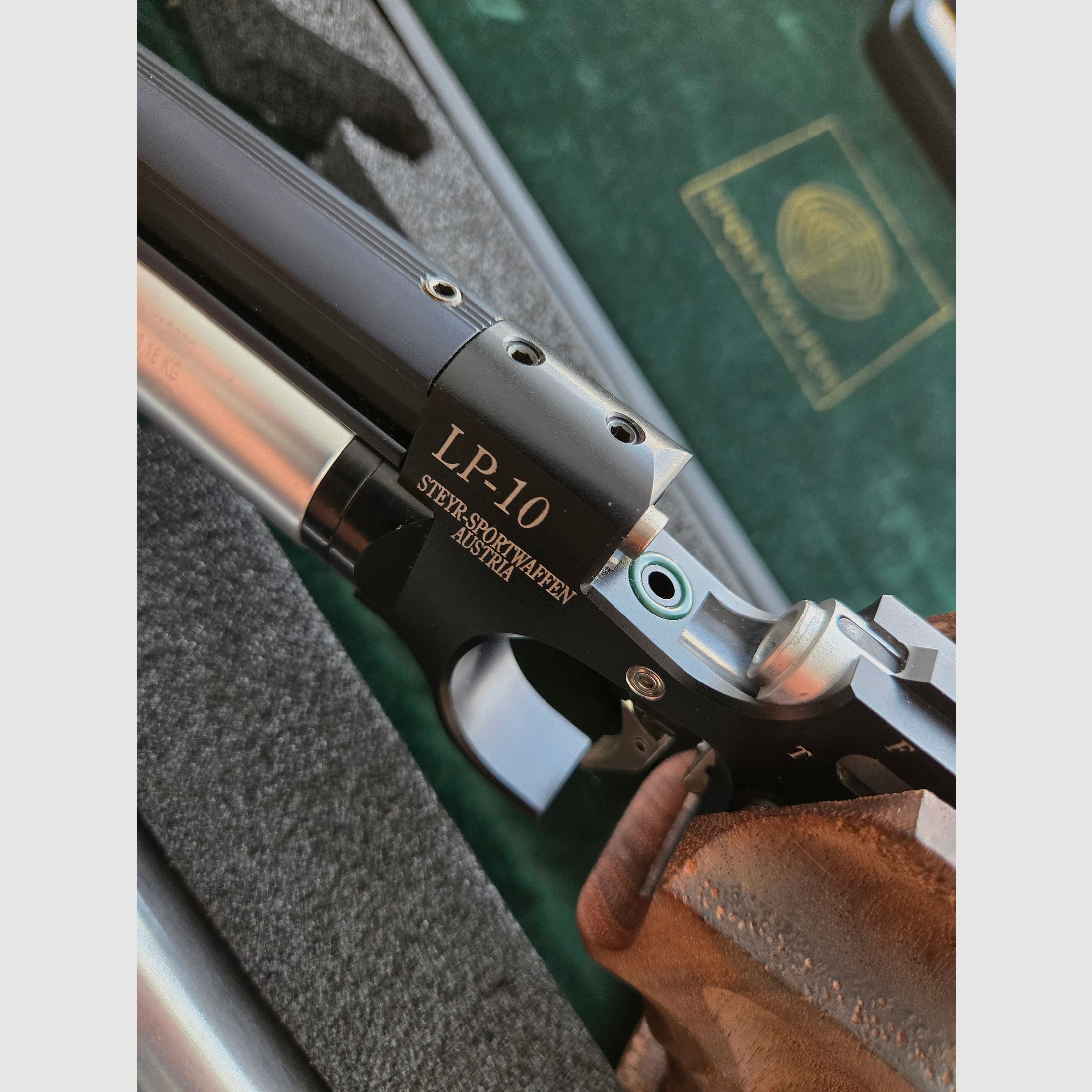 Match-Luftpistole STEYR LP 10 mit 2 Kartuschen, Adapter, Koffer, Werkzeug