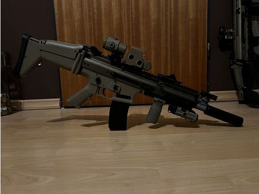 WE FN Herstal Scar L MK16 GBB met 5 magazijnen en accessoires