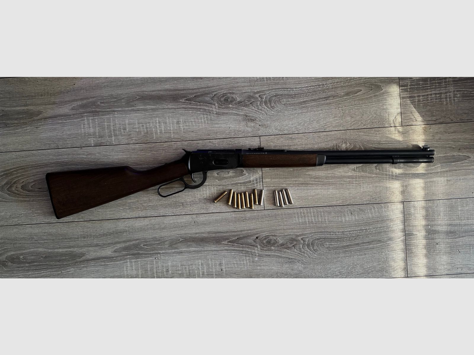 Umarex Legends Cowboy Rifle 4,5 mm bois véritable – État impeccable, fraîchement nettoyé, énorme ensemble incluant des douilles, des Hornets et des fléchettes (VB)