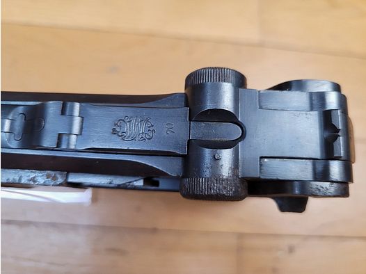 Bon Pistolet Luger P08 – DMW en 1916 – Mono matricule – 100% 14-18 – Bon chargeur à fond bois – Canon avec bonnes rayures – Arme à nettoyer autant pour le tir que la collection – EM à BE global