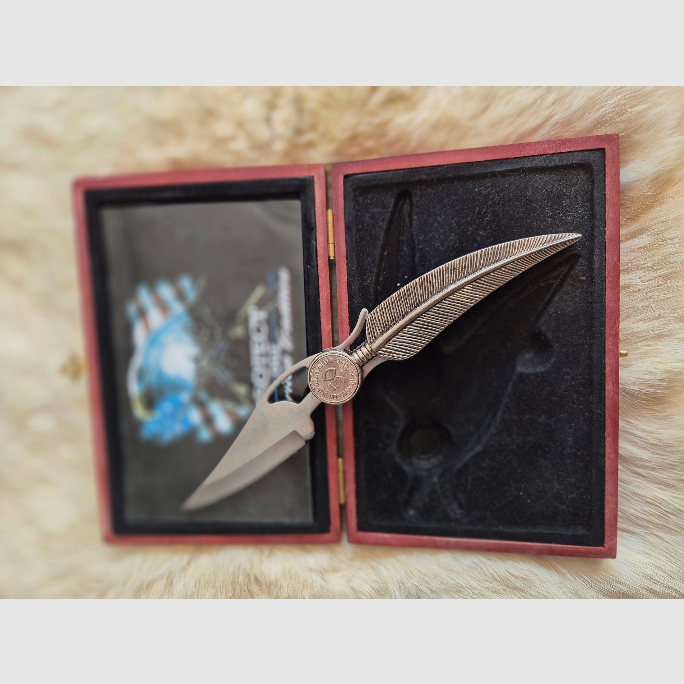 Taschenmesser in Form einer Feder mit Schatulle