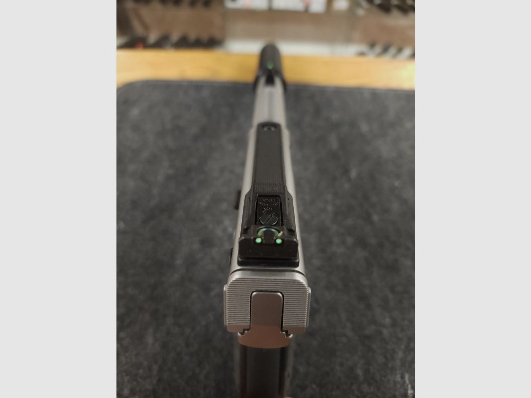 SMITH & WESSON SW22 PERFORMANCE CENTER + ZUBEHÖR gebraucht, Bild 3 von 3