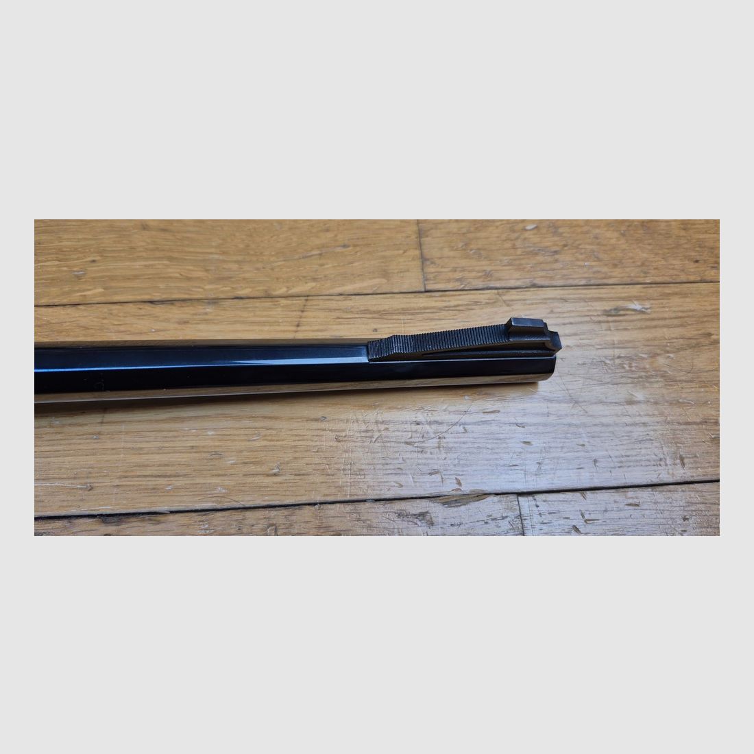 Très beau canon pour Pistolet Thompson Center – Modèle Contender – Canon 10 pouces – Rare en calibre 38 special – Arme de Rochester – Superbe canon octogonal à splendides rayures – Bronzage 100% – Belle pièce d&rsquo;entrainement et de précision – TBE+++, image 16 sur 21