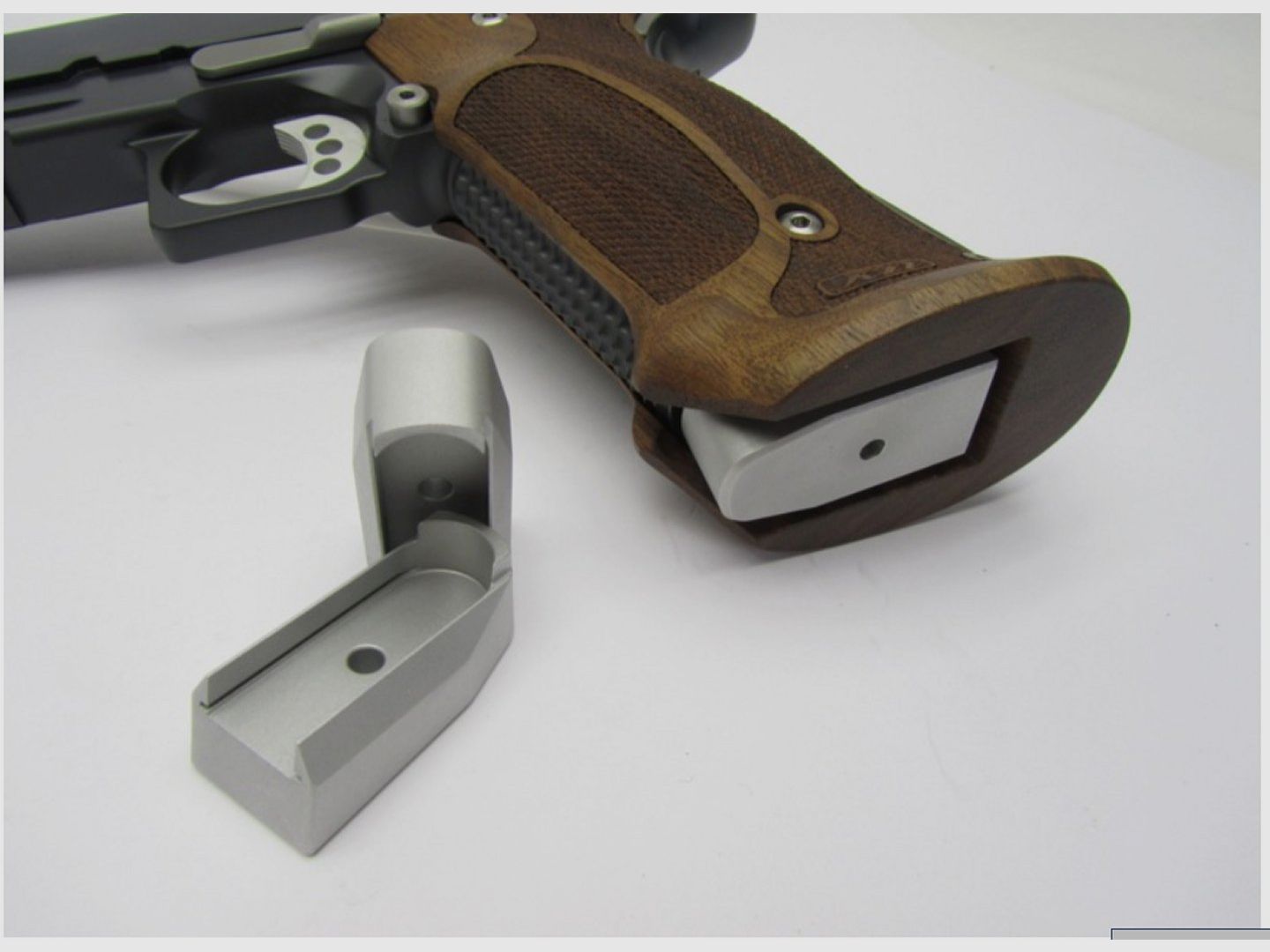 CLUB 30 magazijnaccessoire voor pistoolmagazijnbodem, verlengd, aluminium voor 1911 MecGar-magazijnen, afbeelding 2 van 2