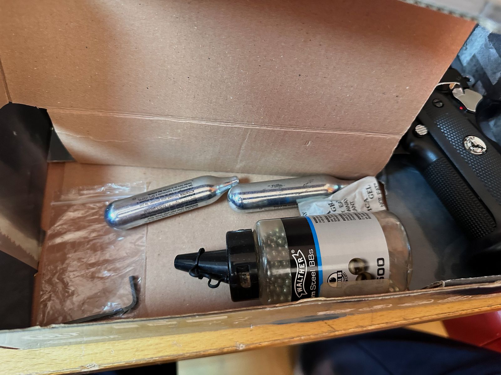 Colt Special Combat Xtreme (réplica de CO2 con marcas originales “Colt”)