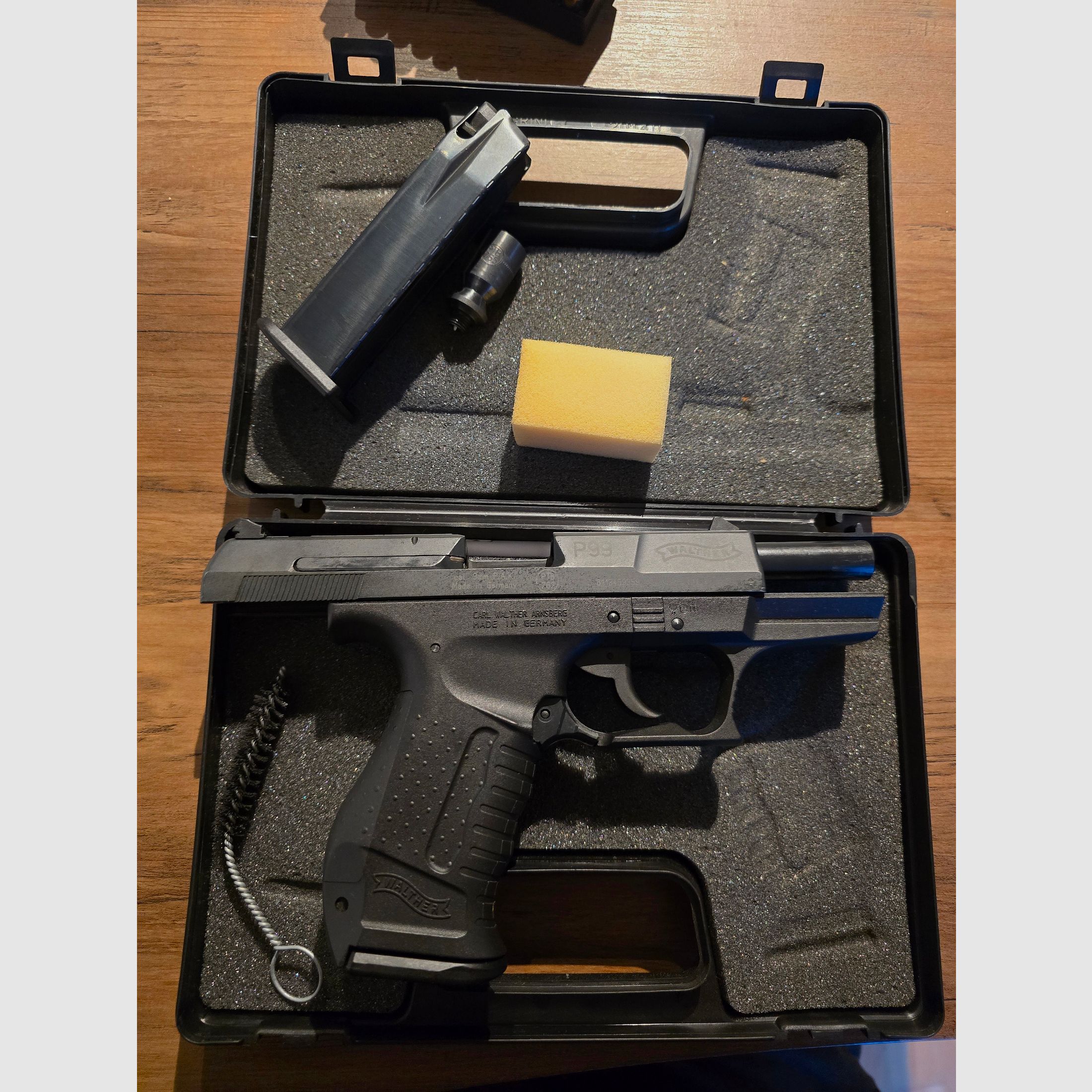 Walther P99 gas signal pistol cal 9mm P.A.K pick-up only!!