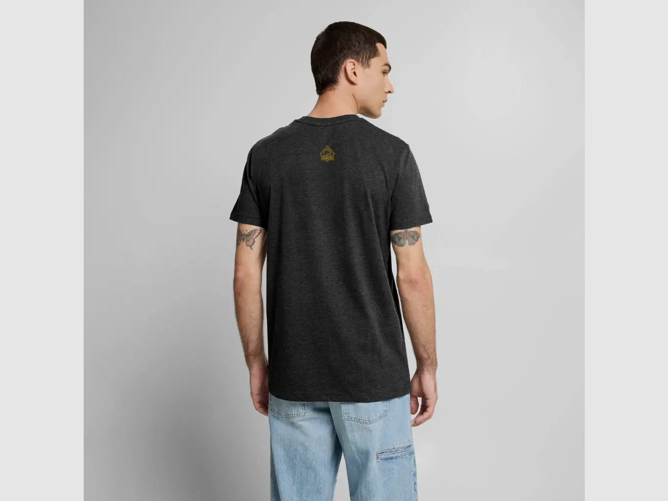 PUMA T-Shirt Premium da Uomo "White Hunter Sharp & Strong"