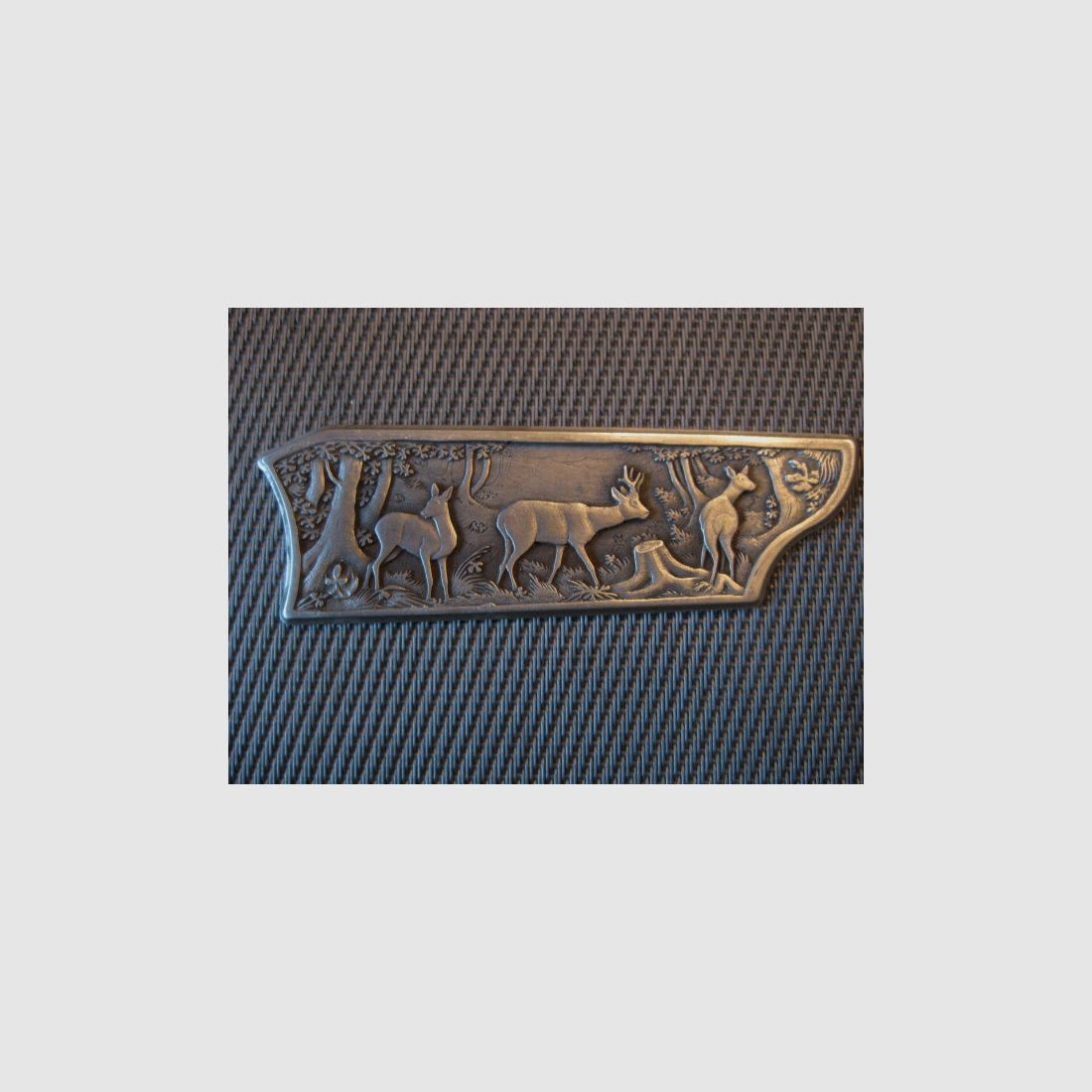 Exclusivangebot zur Blaser R93 - Aufwertung !! TOP Gravur-Seitenplatten aus einer Silberlegierung mit Wildmotiven  NICHT NUR für R93   ! Oder wie wäre es mit Pistolengriff-Käppchen für fast alle Waffentypen  ? Ansehen lohnt sich , garantiert !