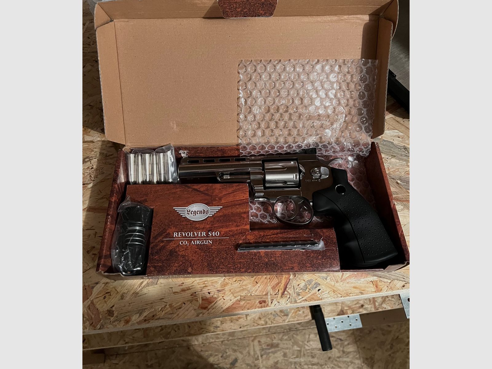 Umarex Legends S40 Revolver 4,5mm CO2 7,5J, image 1 sur 2