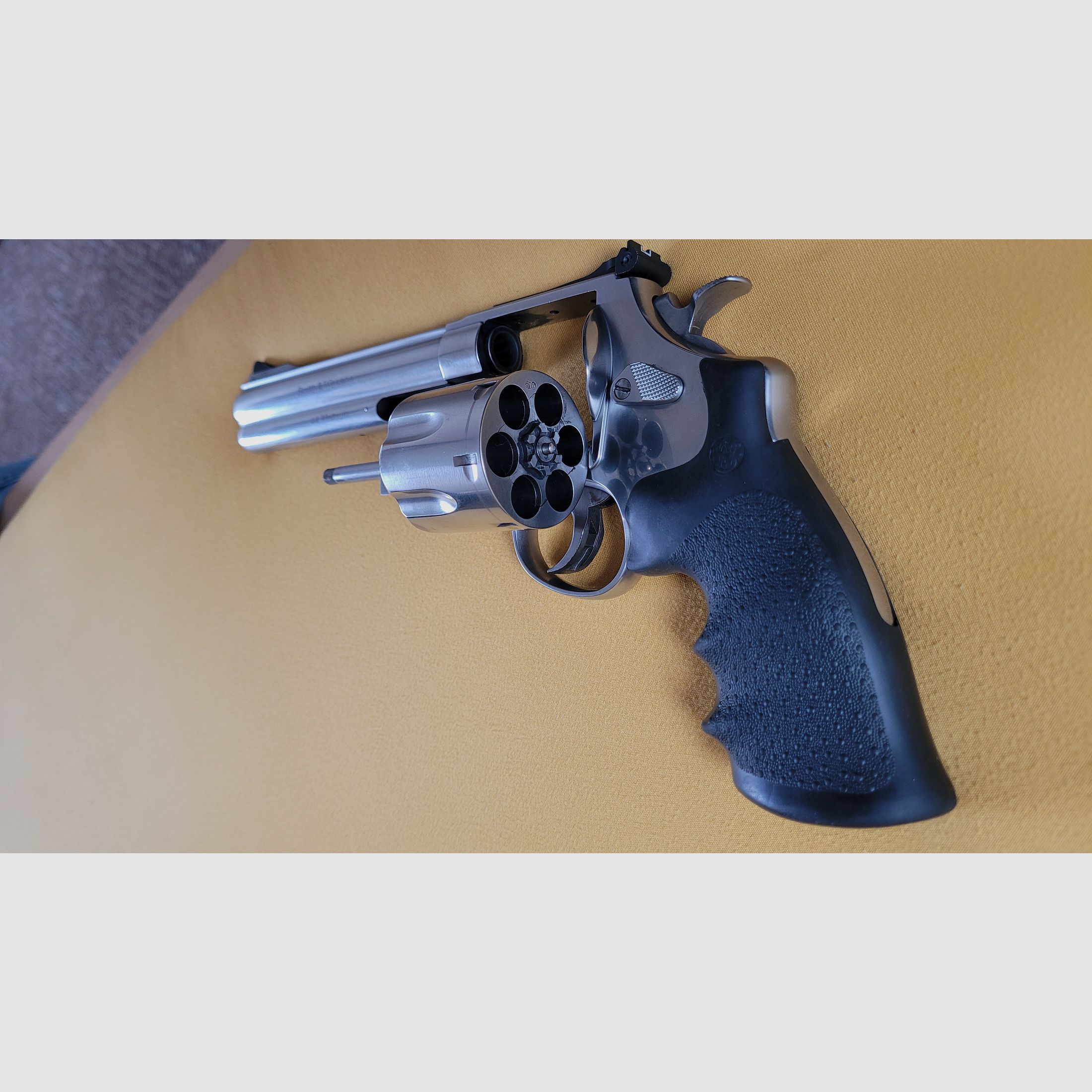 44 Magnum Smith & Wesson Revolver 629-5 Classic