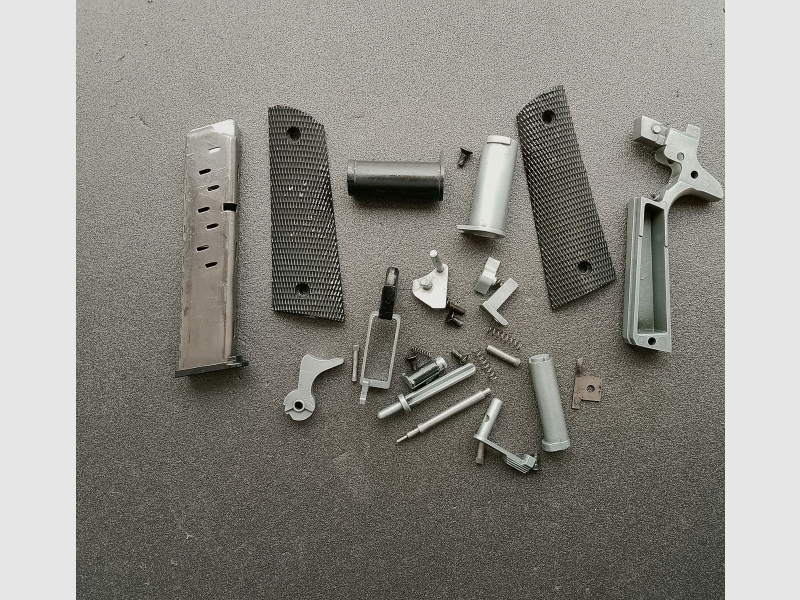 VK Konvolut Ersatzteile Umarex Colt Government 1911A1 9mm P.A.K. Schwarz