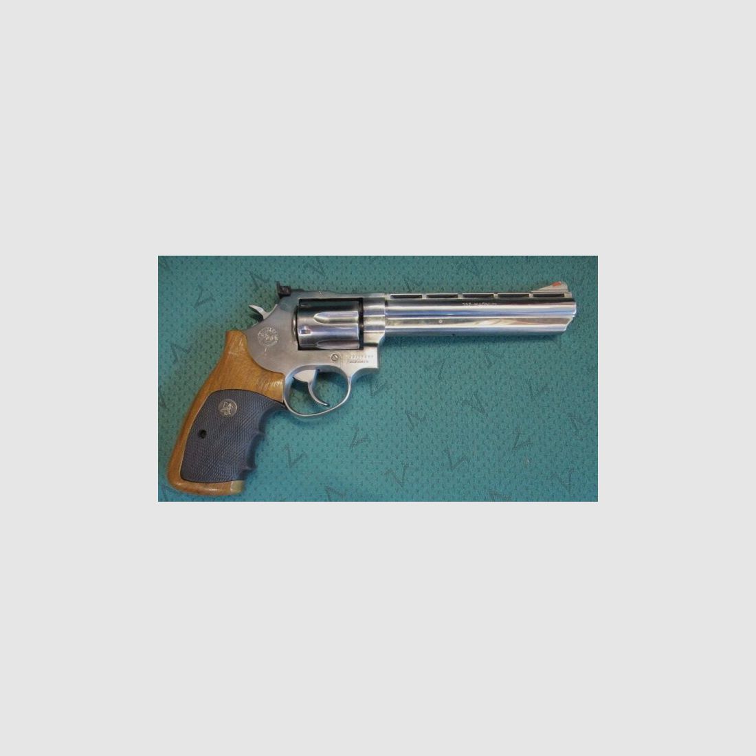Revolver Taurus .357mag, 6 Zoll mit Pachmayr Griff