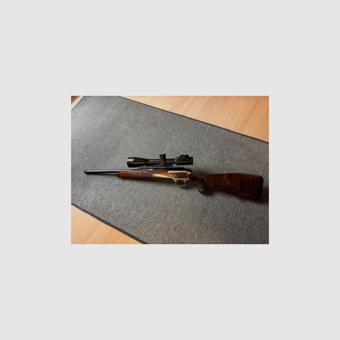 Blaser R93 9,3x62 con Nikon Monarch 2.5-10x50 montaje en estado absoluto de colección como nuevo