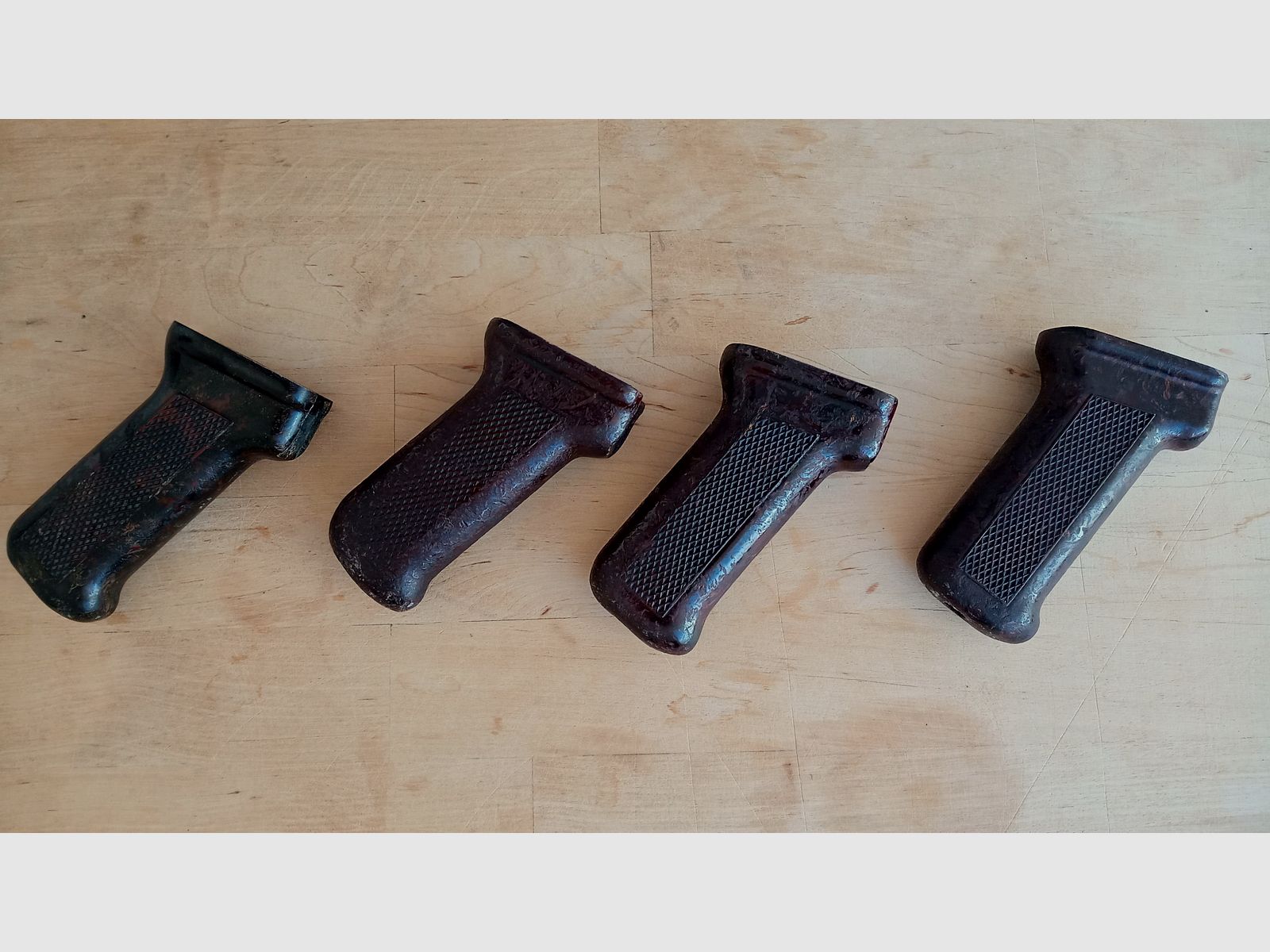 Rumänische AKM-Griffe aus Bakelit besser als der russische Griff / auch für AK74 AK-100 / Yunker / Cybergun 47