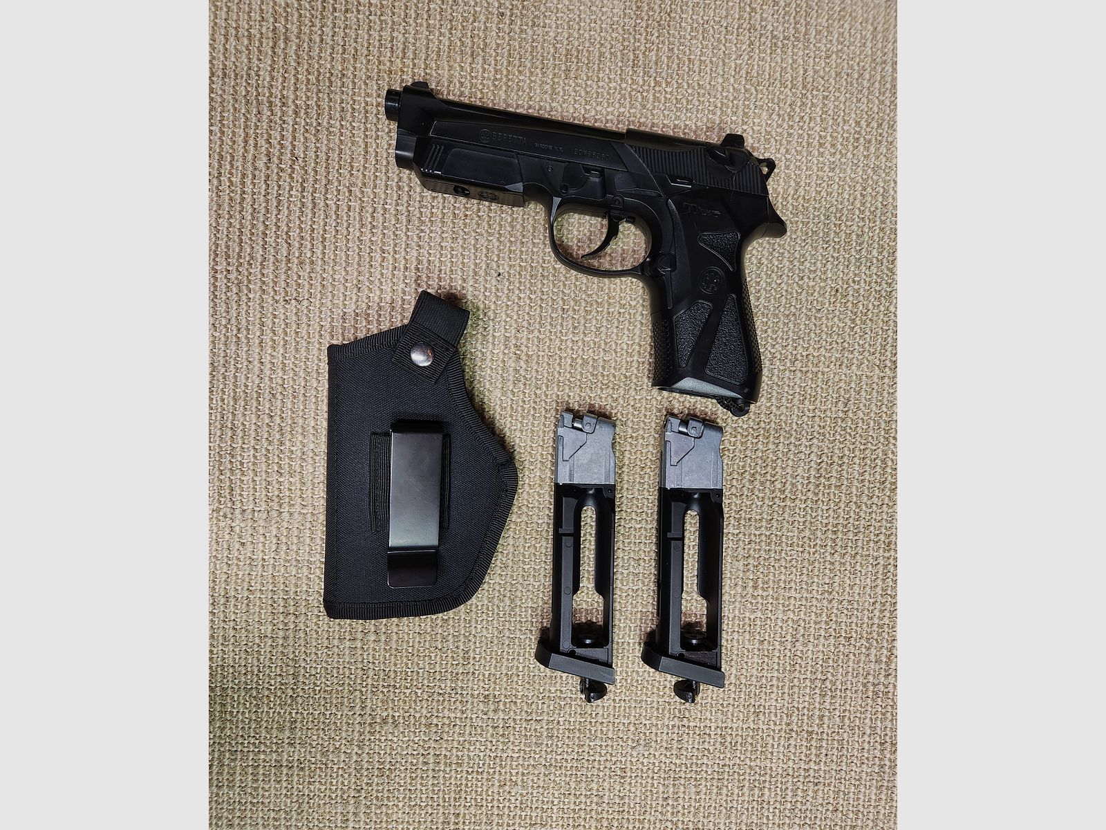 Airsoft SSR4, SSG69, Beretta M92 mit Zubehör und Plattenträger Set