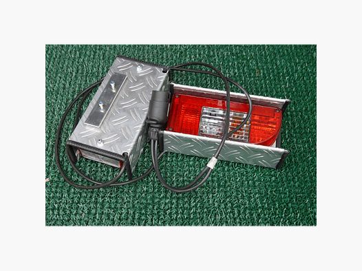Complete lighting unit for trailer hitch with 13-pin connection and light protection