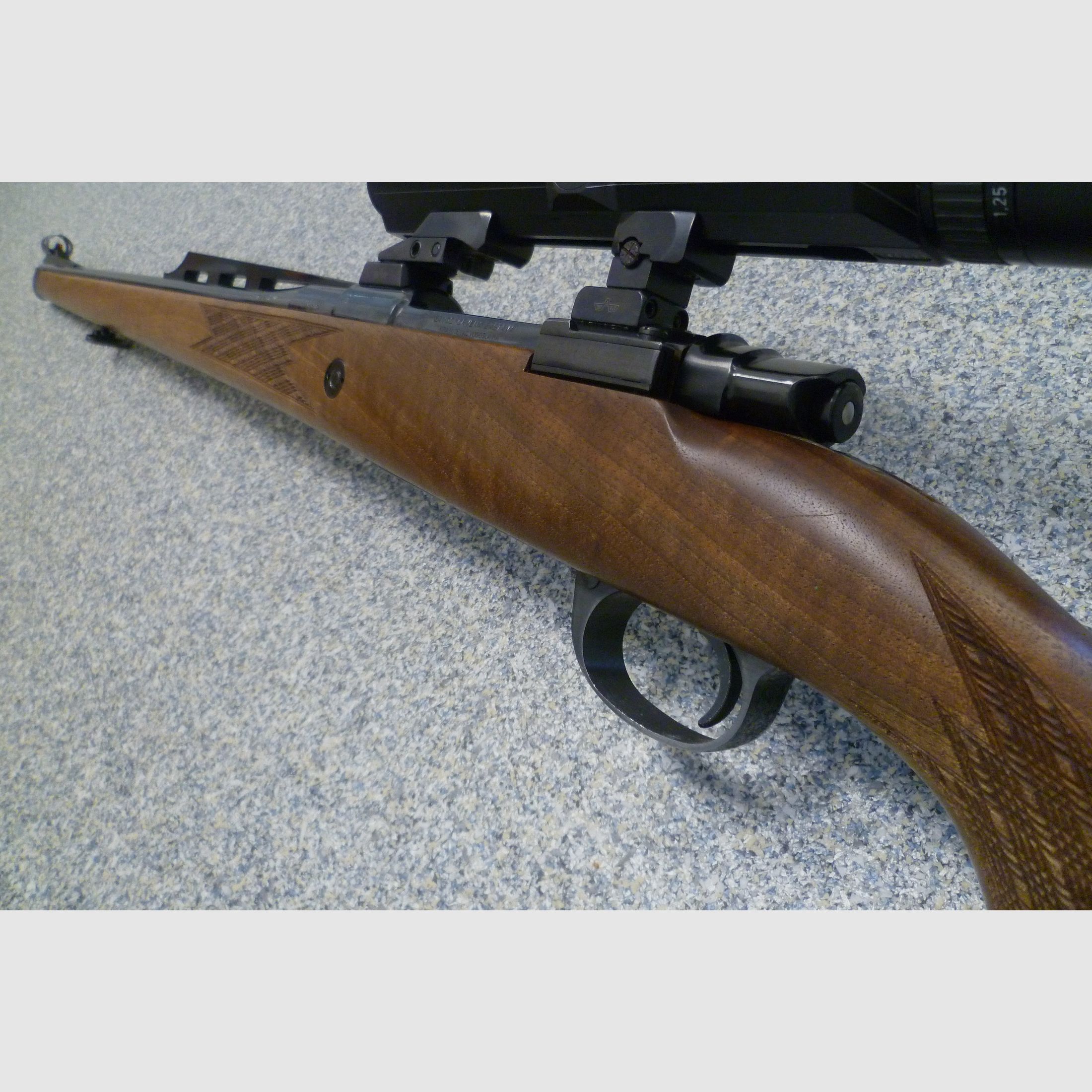 Karabinek Zastava L 83 9,3x62