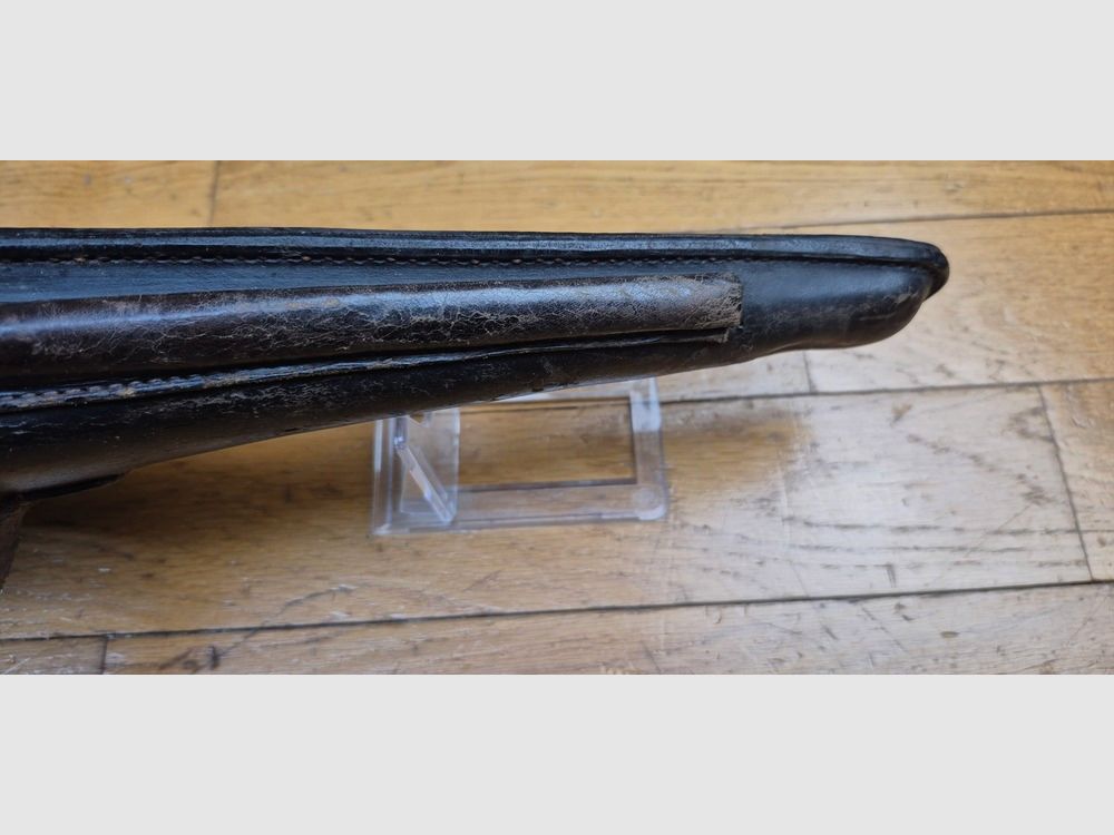 Sehr schönes Etui für die Pistole Luger P08 lang, genannt „Artillerie“ – Herstellung Gustav Möller in Hameln vor 1915 – Seltenes Etui des 1. Typs, unmodifiziert – Schöne Leder in TBE und flexibel – Komplett mit seinen Originalwerkzeugen Schlüssel und Stab – Braunes Etui, brüniert, nach September 1915 – Wunderschönes Stück in TBE++, Bild 9 von 24