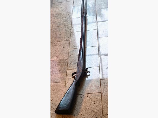 Fusil de chispa con bayoneta y punzón