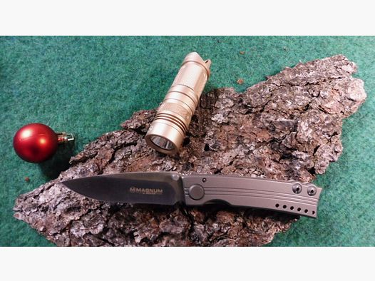 Böker Messer Manufaktur Solingen Magnum Messer und LED Flashlight