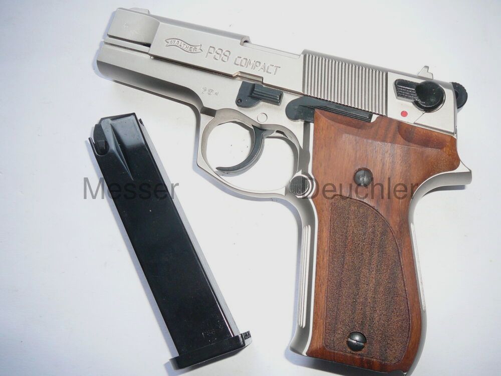 Walther P88 niklowany/uchwyty drewniane