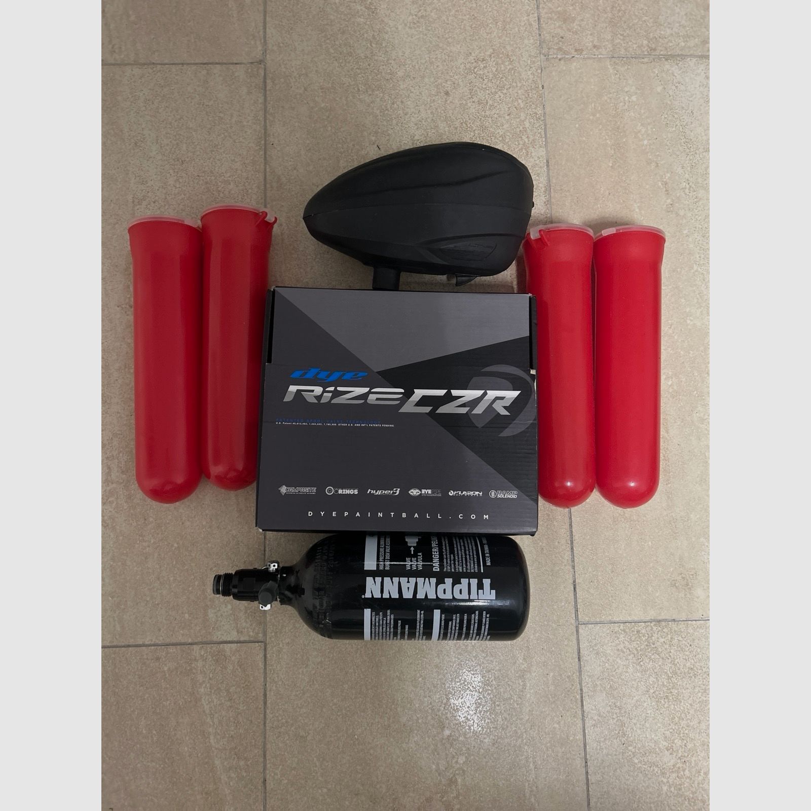 Paintball Ausrüstung und Dye Rize CZR Markierer