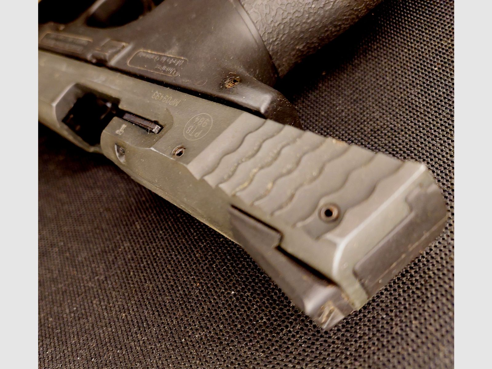 Smith & Wesson M&P 9C Schreckschusspistole, Kaliber 9mm P.A.K., in Schwarz (PTB 984) — mit 2 Magazinen (1x Standard, 1x verlängert XXL)