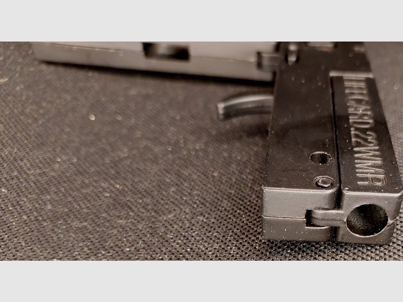  „LifeCard .22 WMR“ (Derringer‑Nachbau der Firma GG) Deko-/Spielzeugpistole aus Gussmetall.