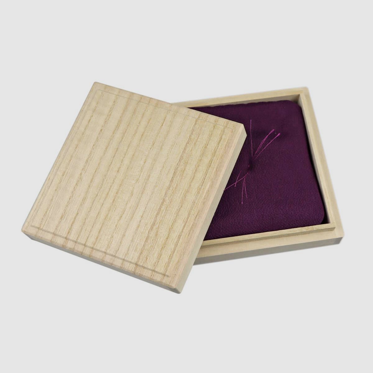 Skrzynka Tsuba z drewna Paulownia z dodatkowym Zabuton