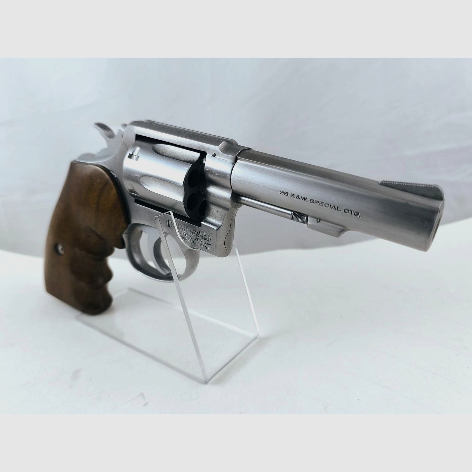 Revolver Smith & Wesson Model 64-3 cal. .38 Spec, image 1 sur 6