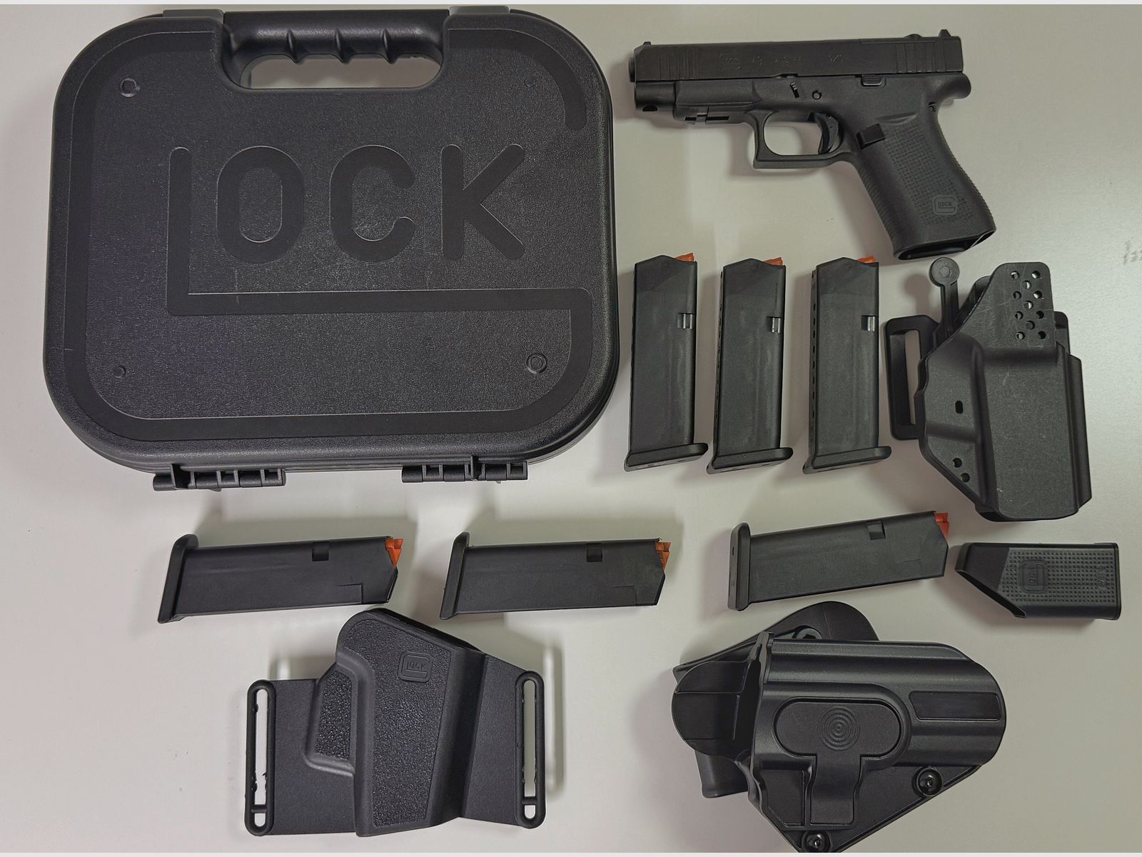 Glock 48 R MOS in 9 mm Luger mit 6 Magazinen und 2 Holstern