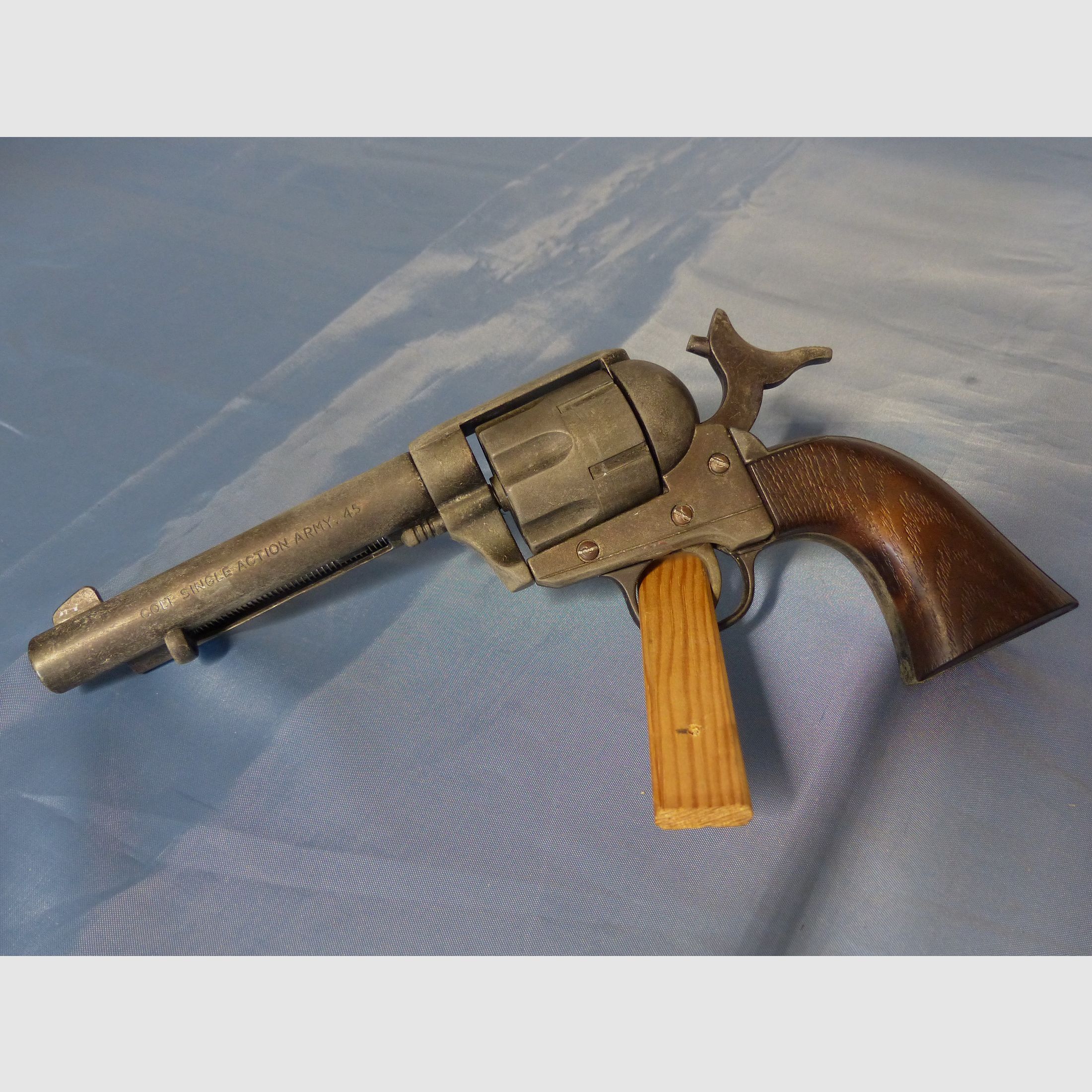 Colt Revolver Single Action Army Cal. .45 full metal decoration probably from the 70s