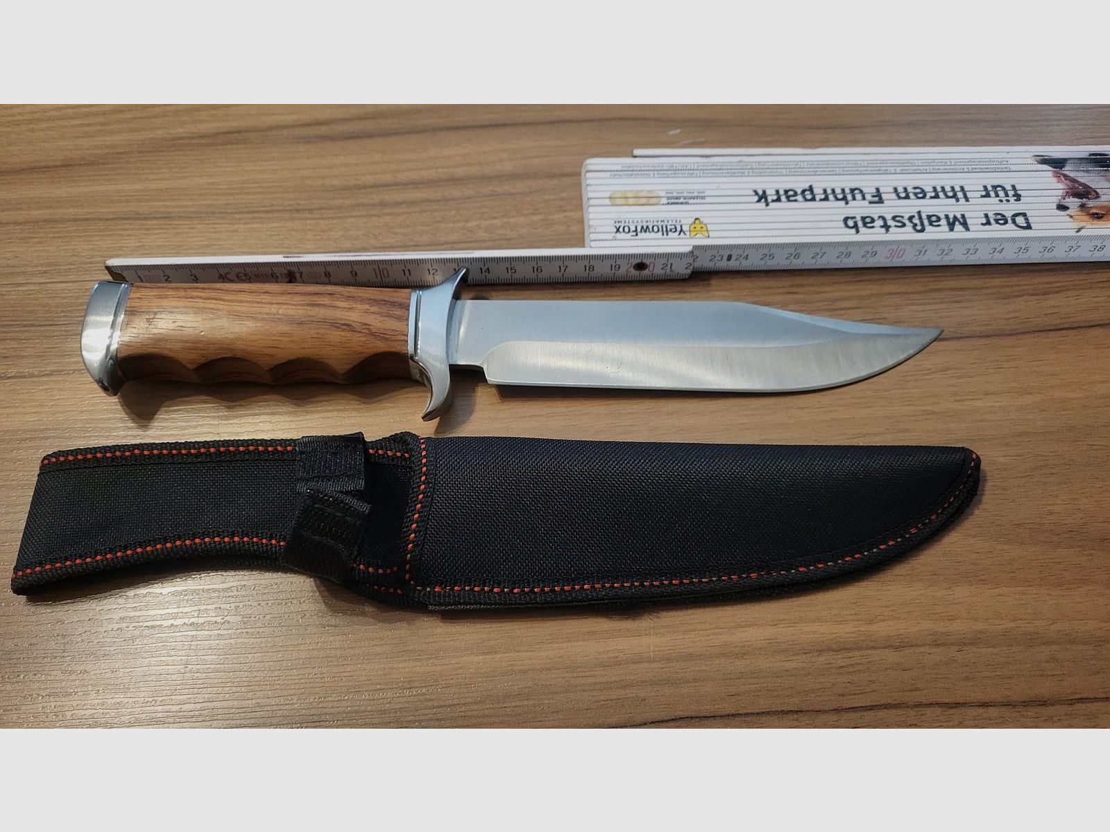 Jagdmesser / Bowie-Messer mit Holzgriff und Scheide