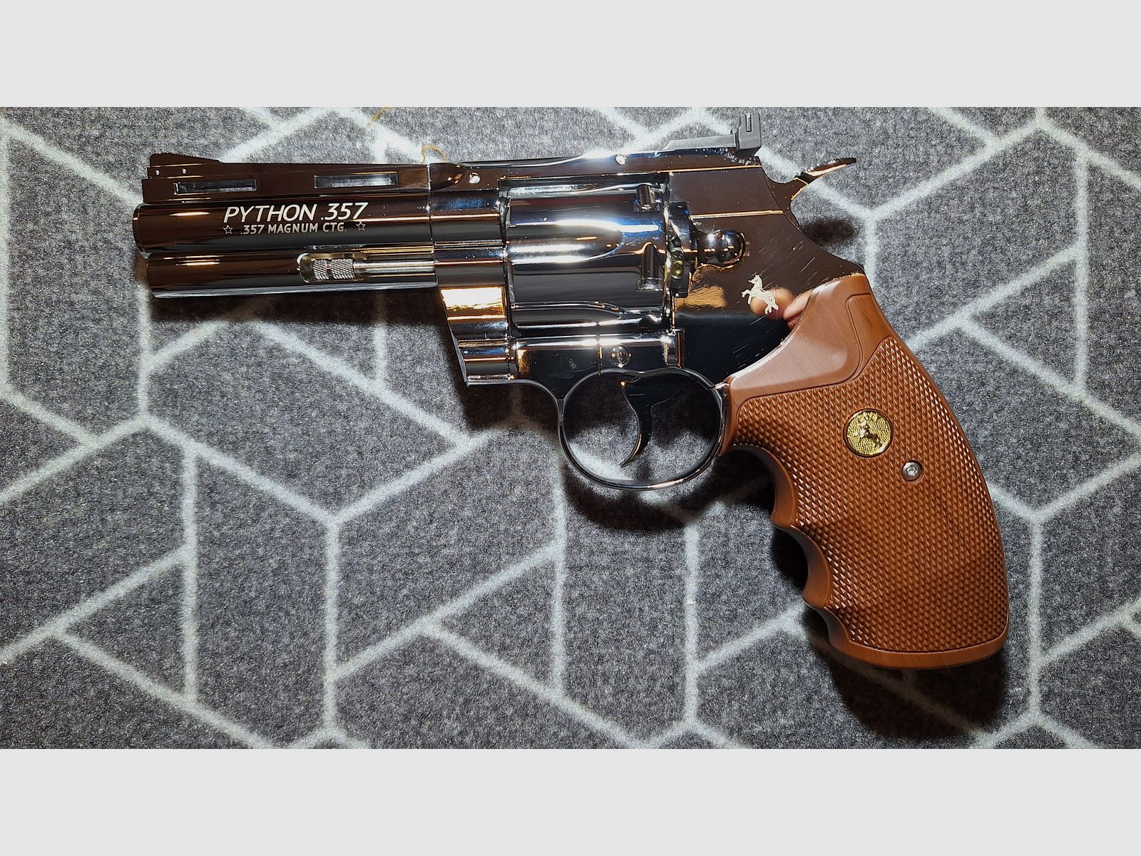 Colt Python 4" / metal completo cromado / 4,5 mm BB / CO2