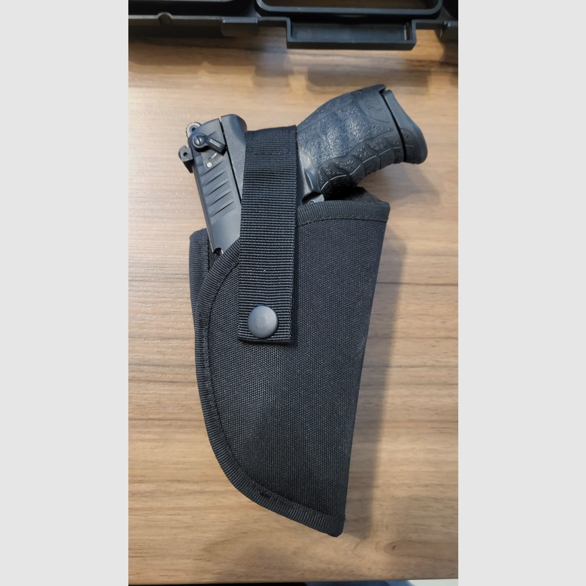 Walther P22 Schreckschusspistole 9 mm P.A.K. + 2 Holster + Munition + Koffer