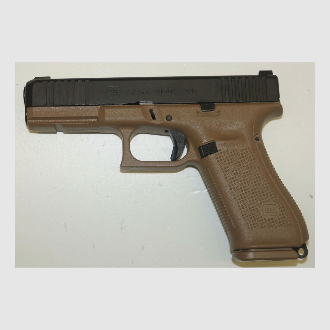 Glock Halfautom. Pistool Glock 17 Gen.5 FS/FXD "FR Coyote" Kal.9x19 Standaardbewapening Franse Leger