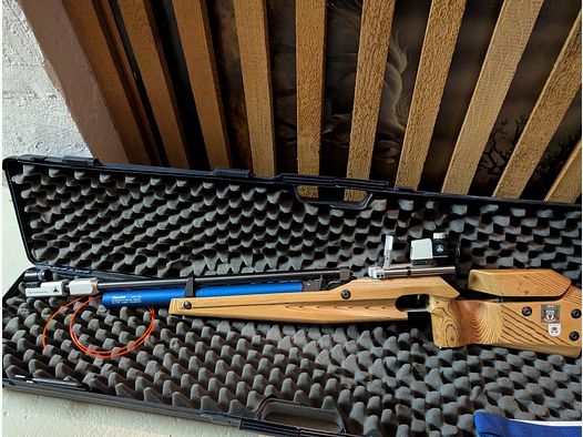 Feinwerkbau Matchairgun P 70 con calcio sinistro