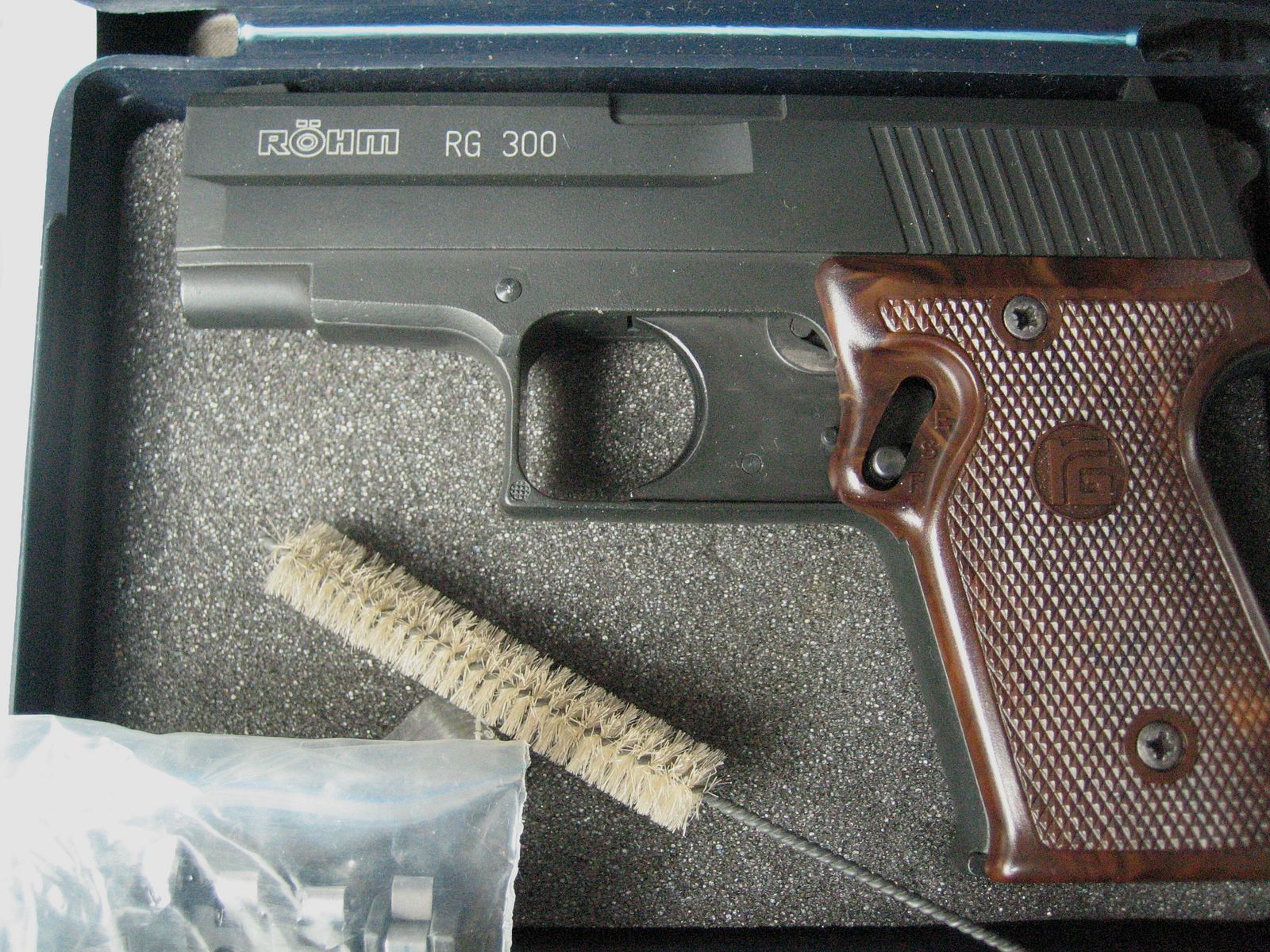 Röhm RG 300 z 4 magazynami, szczotką i kubkiem do strzelania NOWY NOWY