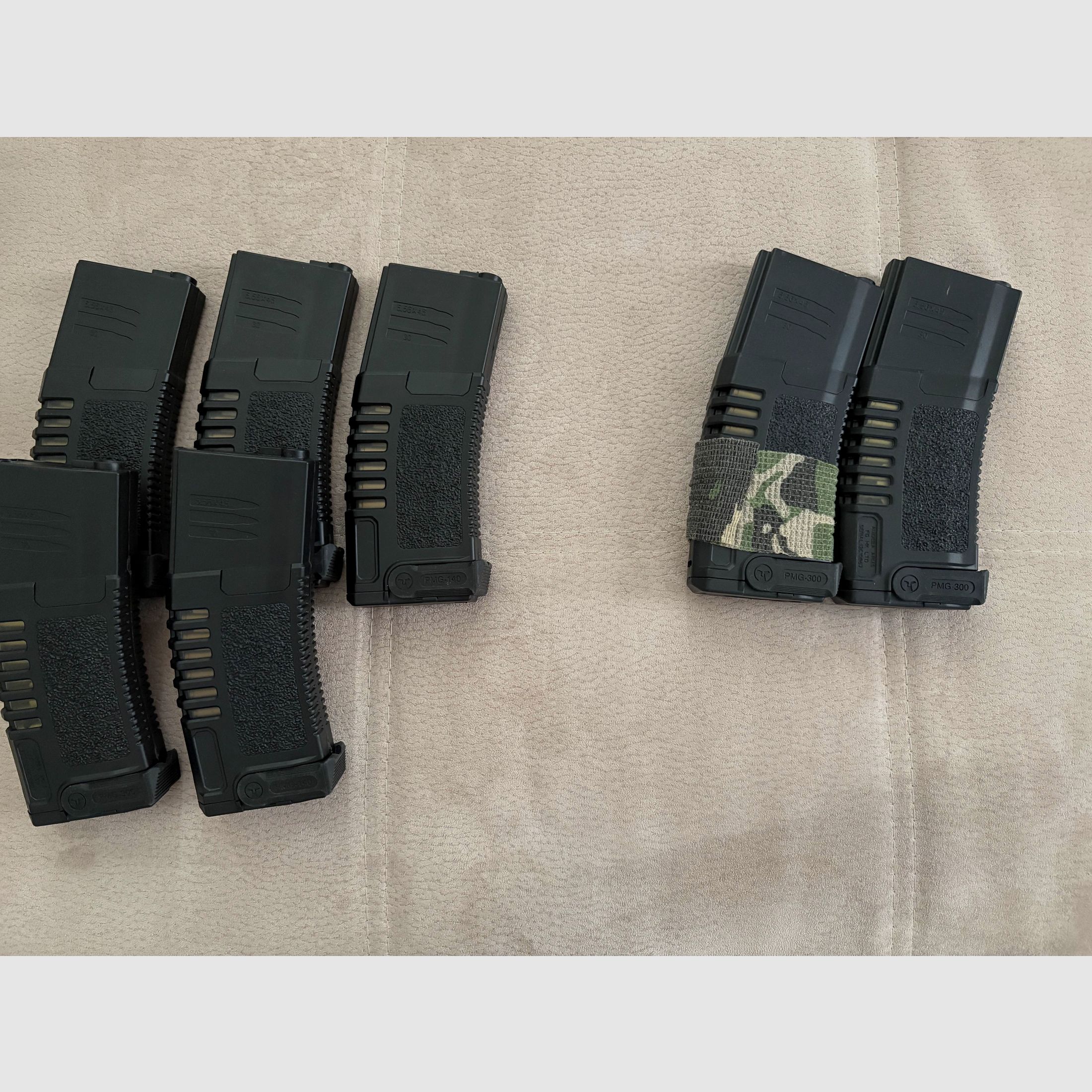 Amoeba M4 ARES S-AEG w tym 5 magazynów Mid Cap i 2 magazynów High Cap