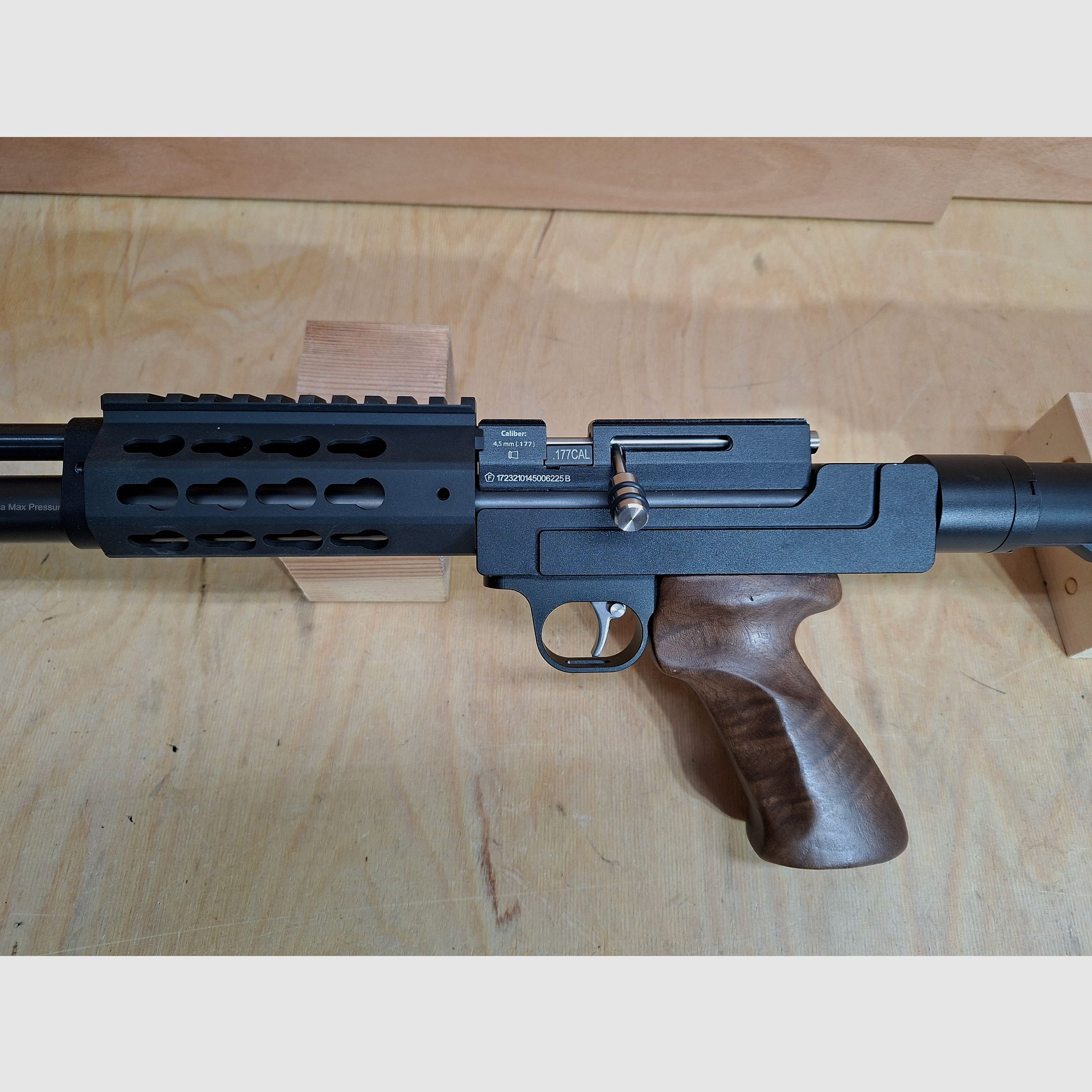 Diana Bandit Gen II Pressluftpistole mit Taktischem Body Kit AR 15