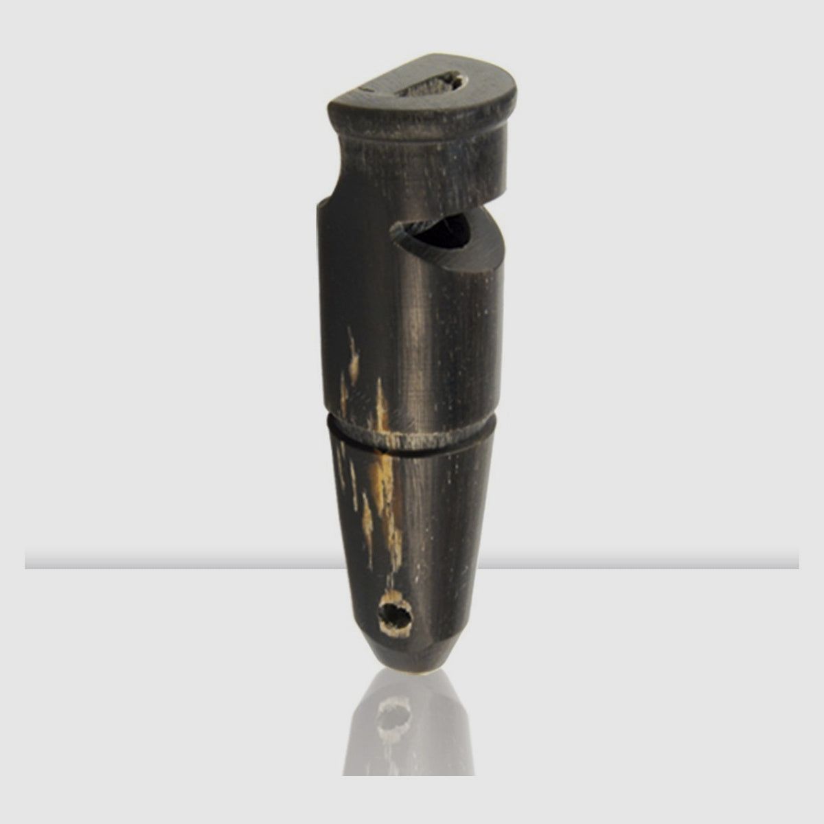 Einfarbiger Büffelhornpfeife. 6 cm.