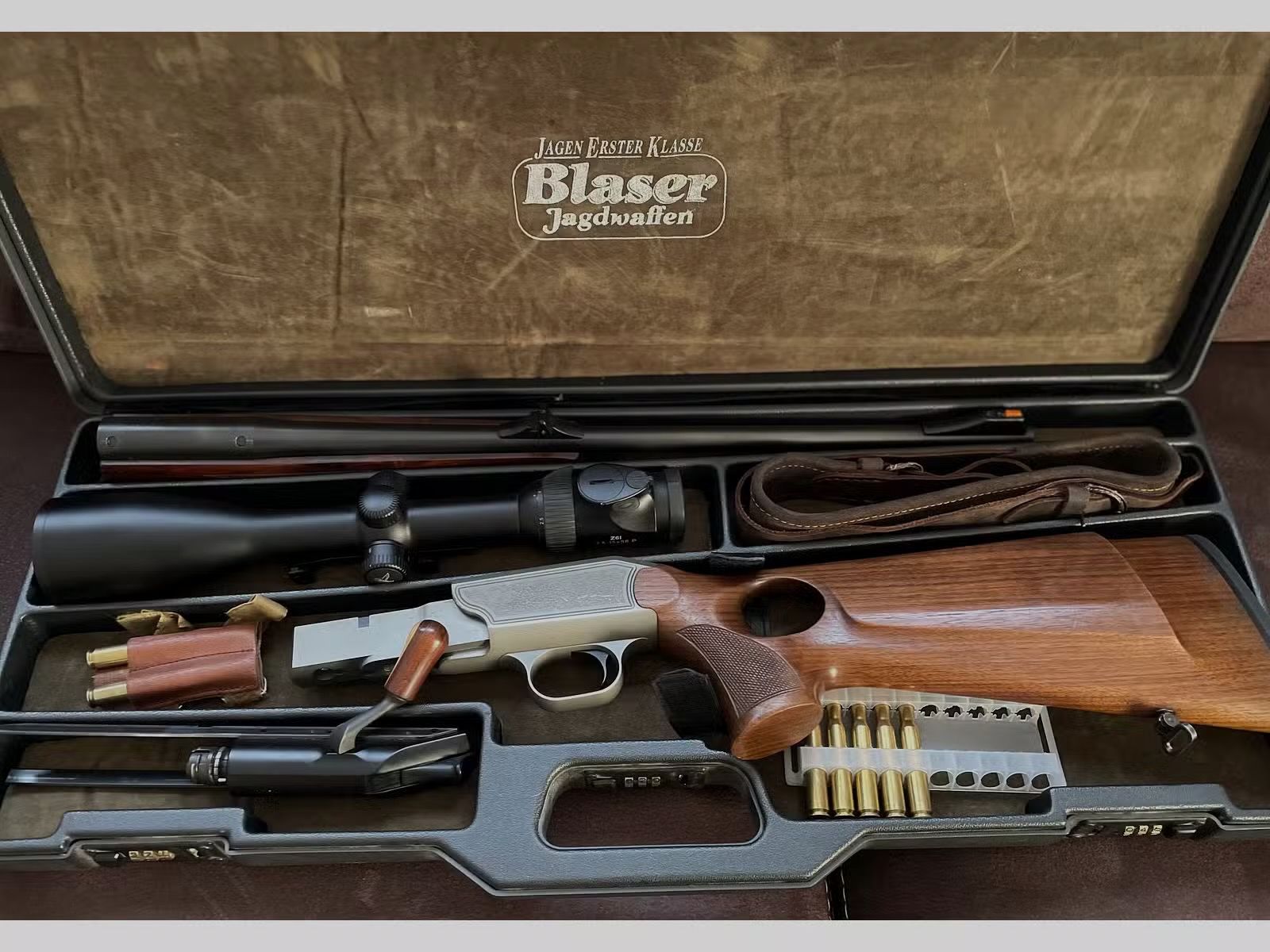 Blaser R93 STD, .30-06, Lochschaft, Holz