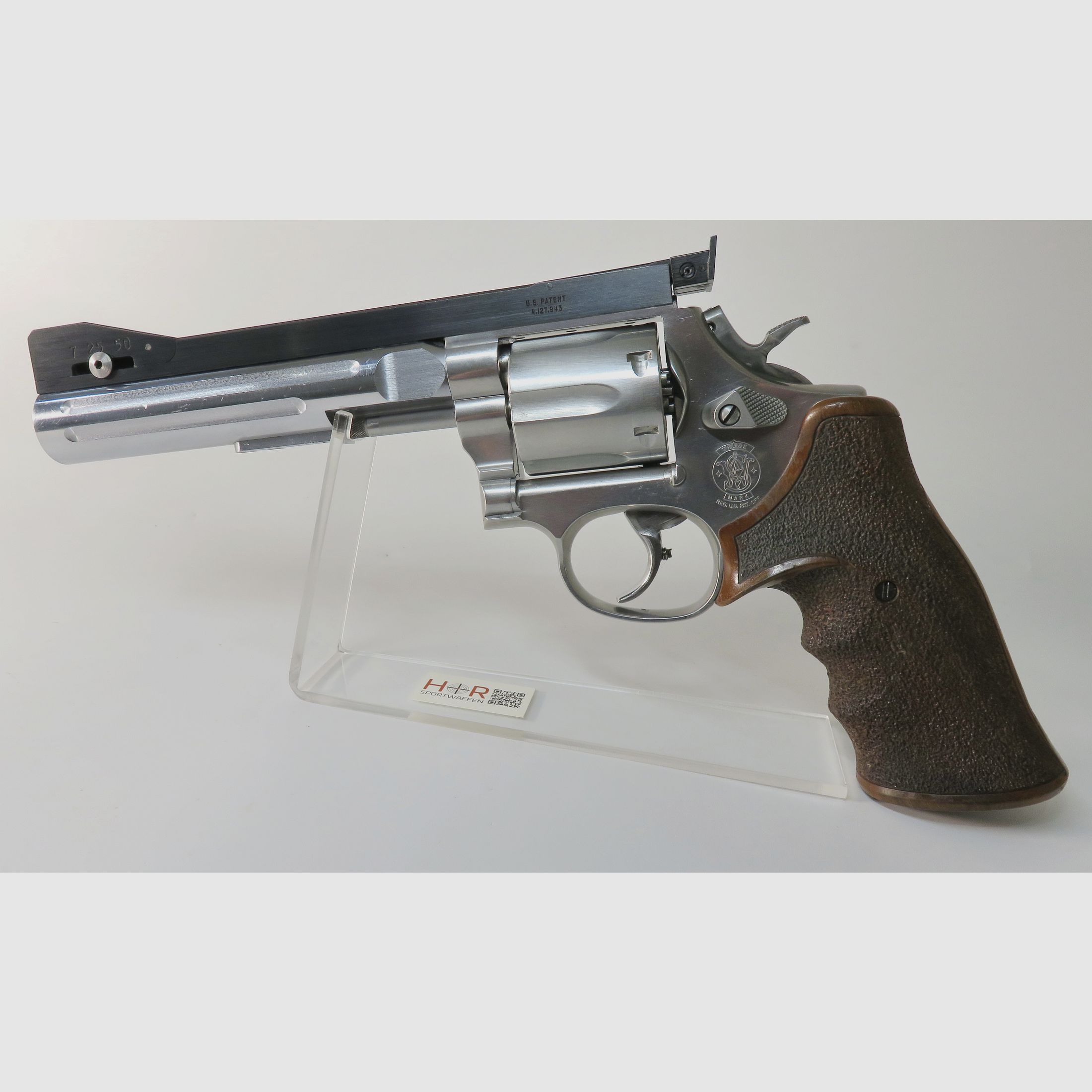 S&W 686-4 | 6 inches | .357 Mag / .38 Spec. | Bull Barrel | Aristocrat 3-position sight | Nill grip