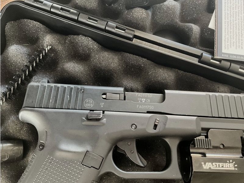 Glock 17 Gen5 Schreckschusspistole 9mm P.A.K. – Komplettset – sehr guter Zustand