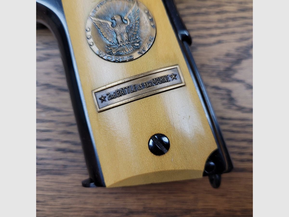 UNIQUE! Zeldzame Colt 1911 (geen 1911 A1) herdenkingsstuk van de Tweede Slag om de Marne 1918 – Creatie van 1968 – Uitzonderlijke kwaliteit pre-Series 70 – Luxueus gegraveerd en geblauwde en 100% operationeel – Zeldzaam stuk in Europa – Als nieuw!, afbeelding 1 van 28