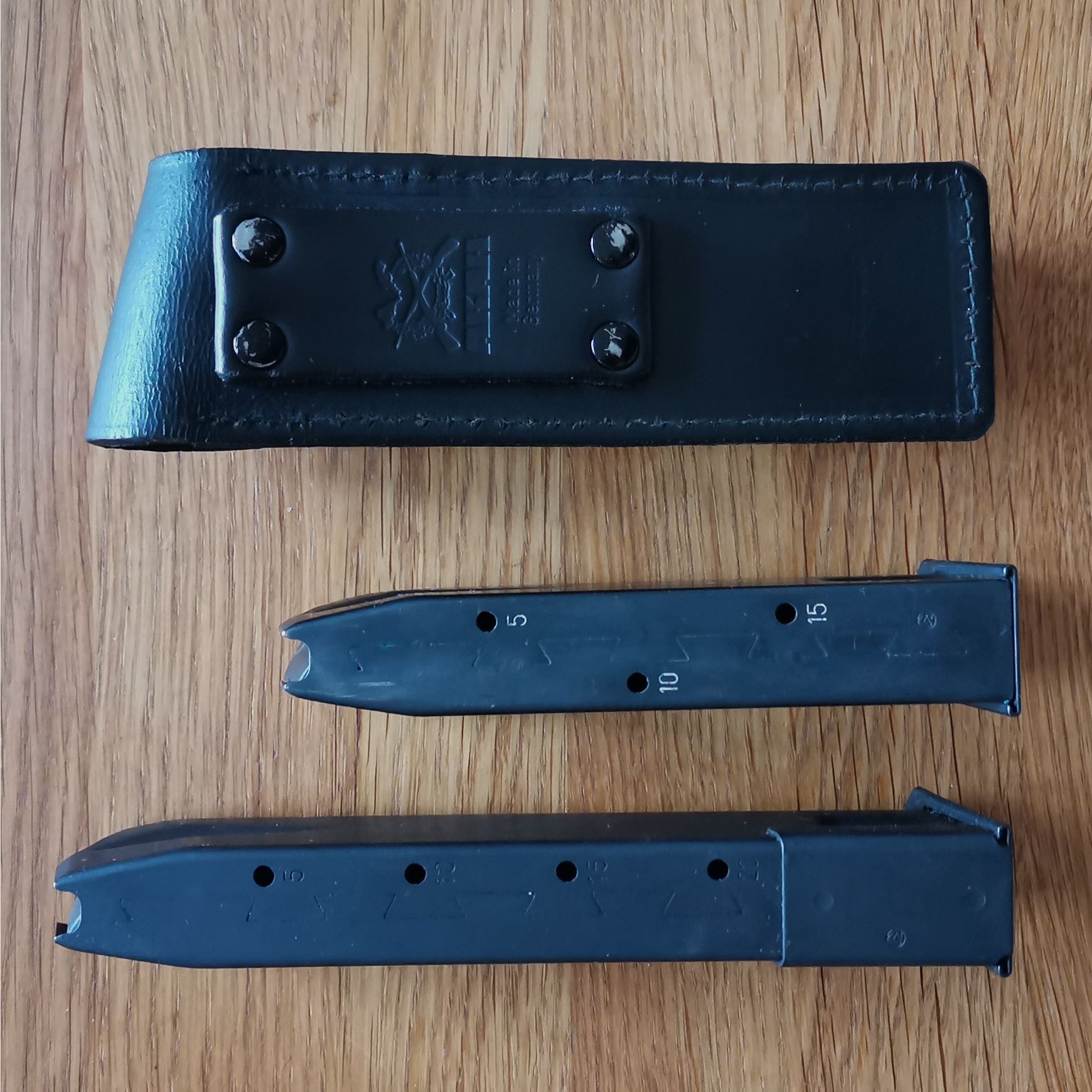 Magazine Sig Sauer, 9mm Para, 2 piezas, con 1x estuche de cuero AKAH