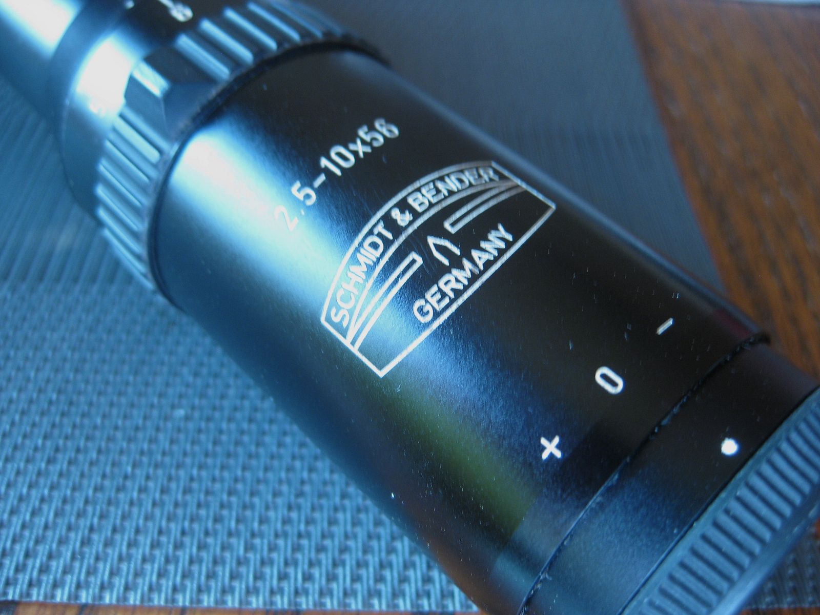 Deutscher Klassiker ! Schmidt & Bender 2,5 - 10 x 56 mit Absehen - 1 , ähnlich dem ZEISS-DIAVARI (11) Absehen ! Blaser-Sattelmontage gegen Zuzahlung !! Kein Swarovski - Sauer - Mauser - 98er