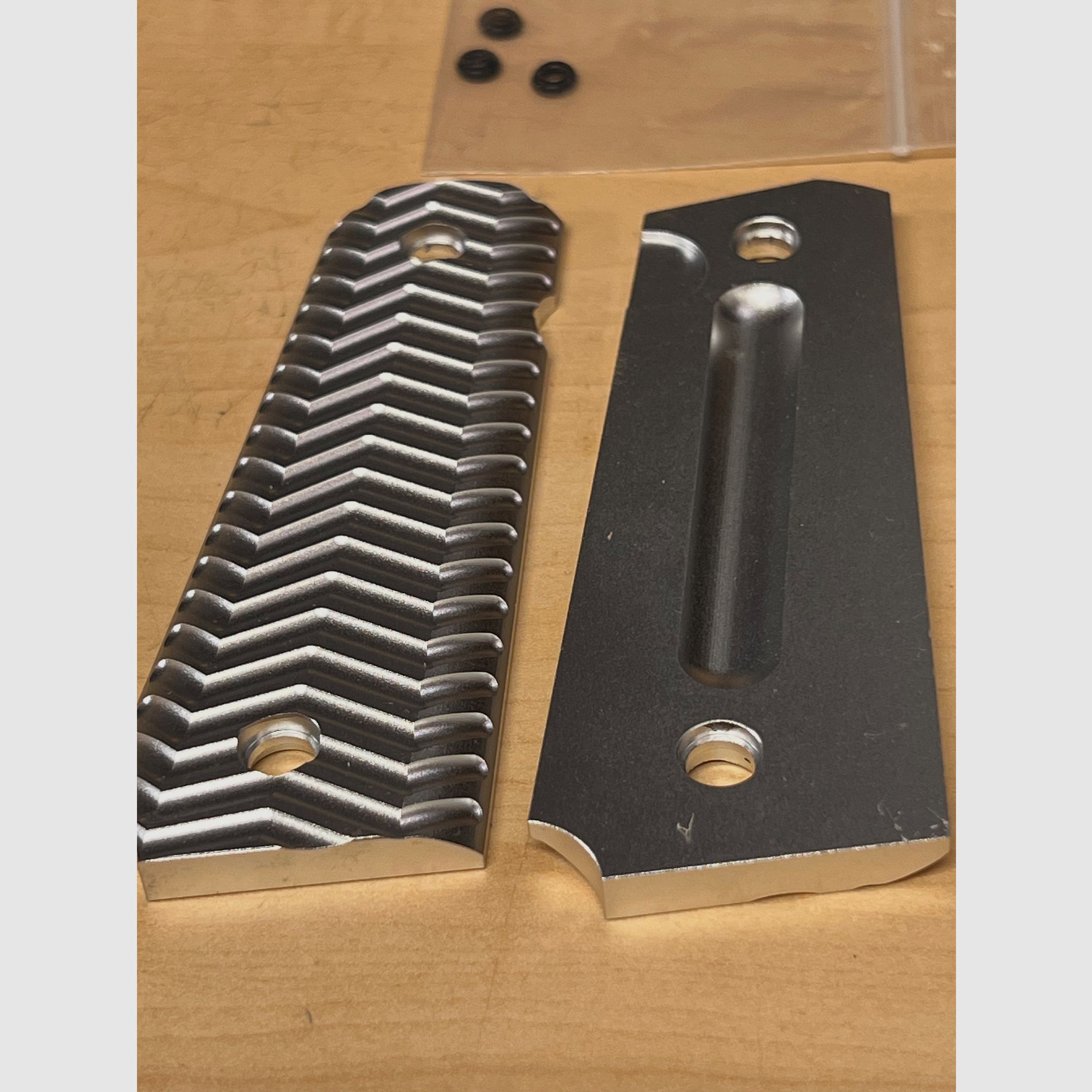 Griffschalen für 1911 Airsoft P.A.K. und Original Modelle in Aluminium Silber eloxiert